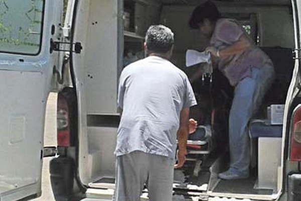 Nintildeo de 10 antildeos arrojoacute alcohol y quemoacute a otro de 13