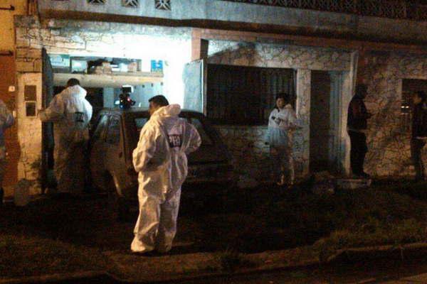 Hallaron presuntas anotaciones de la joven en la casa del profesor