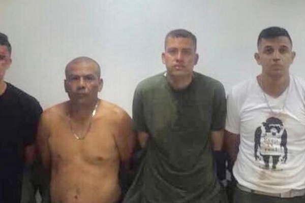 Maduro festejoacute desbaratamiento de la toma de cuartel- Hubo que ganarles con balas al terrorismo