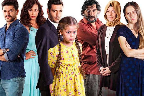 Elif la novela turca que conmoveraacute de principio a fin