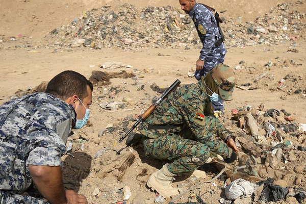 Irak- hallaron fosa comuacuten  con 30 cadaacuteveres en Mosul 