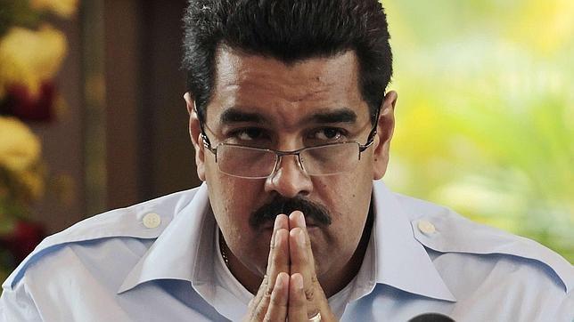 Nicolaacutes Maduro ordenoacute capturar y enjuiciar a quienes abuchearon a una funcionaria
