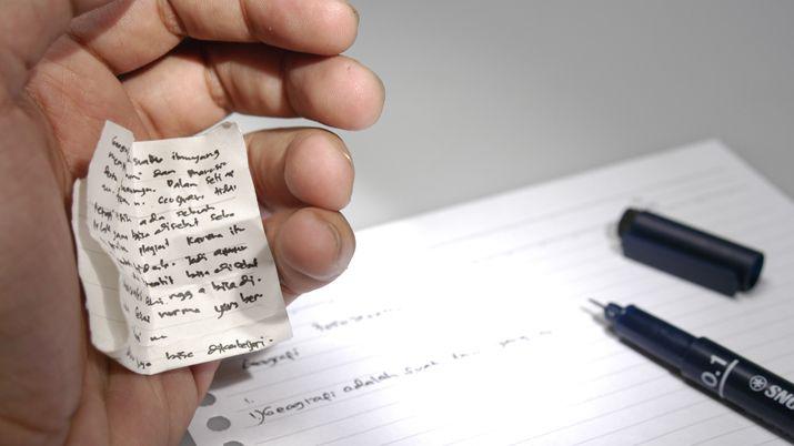 Vergonzoso- sorprendieron a dos profesores copiaacutendose en un examen