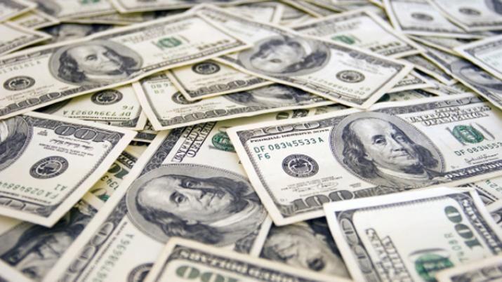 El dólar opera estable a 1798