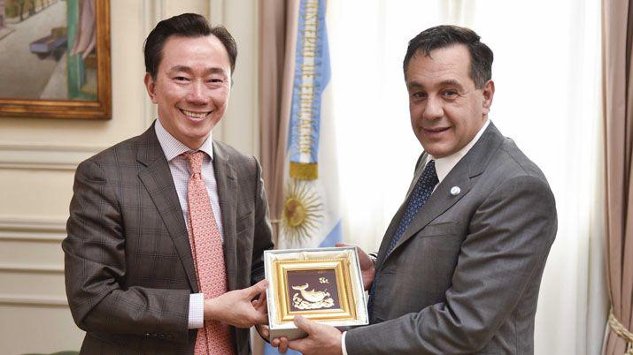 El ministro Finocchiaro mantuvo una reunión con funcionario de la UNESCO 