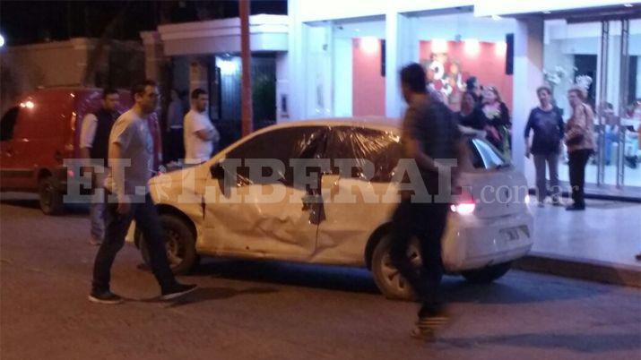 Dos motochorros heridos tras chocar un auto en su huida