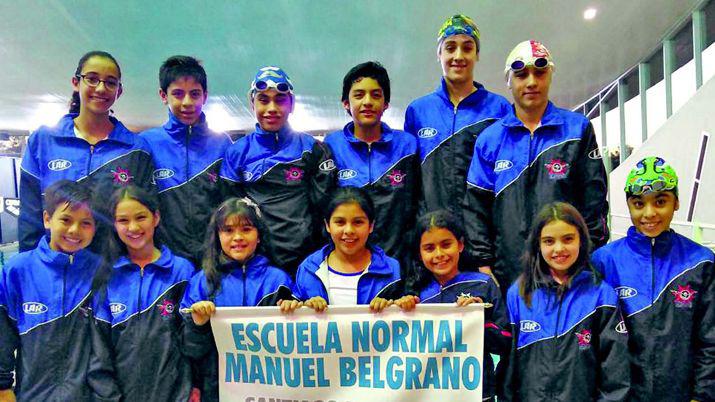 Santiago bajoacute varios records en el Nacional de natacioacuten