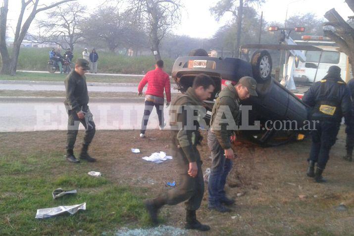 Antildeatuya- evadieron un control y terminaron volcando