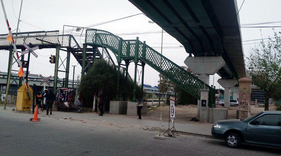 Reestablecen restaurado el paso nivel de calle Alem en La Banda