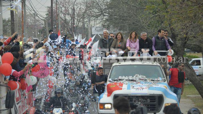 La Caravana del Triunfo recorrioacute las calles santiaguentildeas