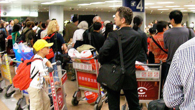 Insoacutelito- Detienen a un hombre que viajaba con dos brazos en su maleta