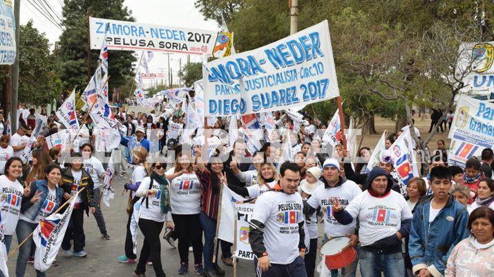 Miraacute las mejores fotos del cierre de campantildea del Frente Ciacutevico