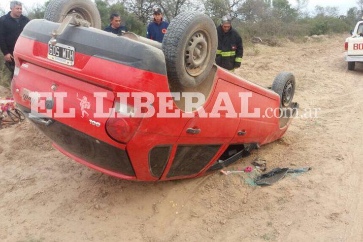 Personal policial de la Comisaría 27 y de Bomberos Voluntarios de Loreto se hicieron presentes en el siniestro vial