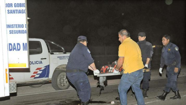Fallecioacute un motociclista de 17 antildeos al chocar contra un colectivo cerca de la ciudad de Sumampa