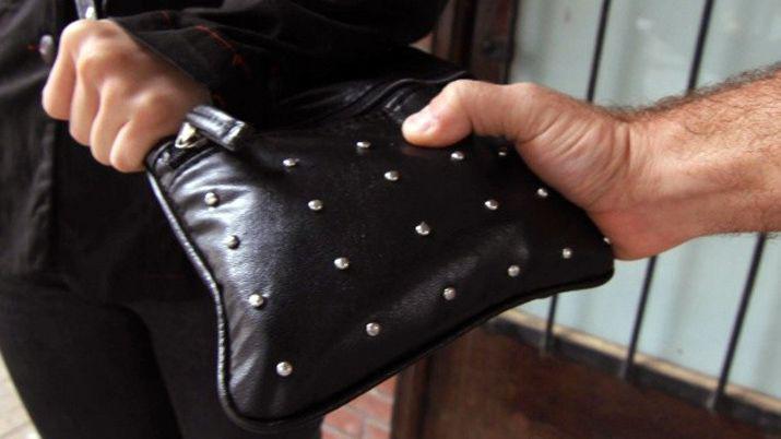 Persecucioacuten de motochorros tras violento arrebato