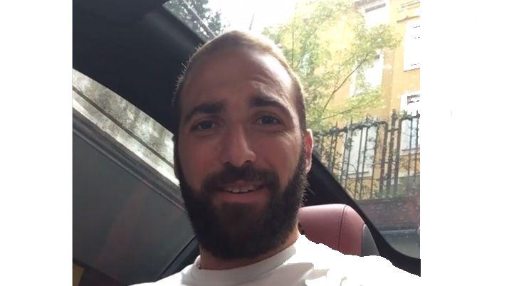 Higuaín cantando