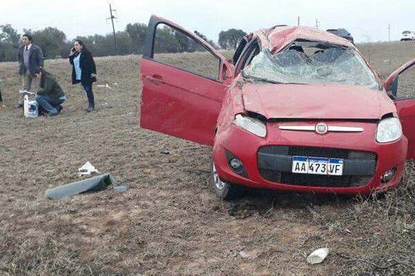 Docente se salvoacute de milagro en violento vuelco