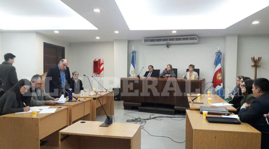 Condenan a 17 antildeos de prisioacuten al pediatra acusado de abusar sexualmente de su propia hija