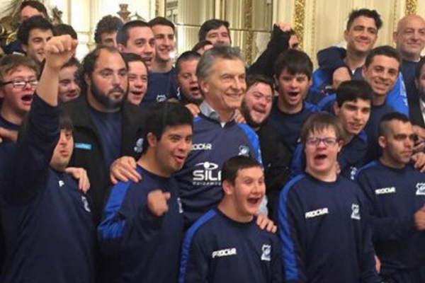 Los Pumpas visitaron a Macri con Sergio Garay