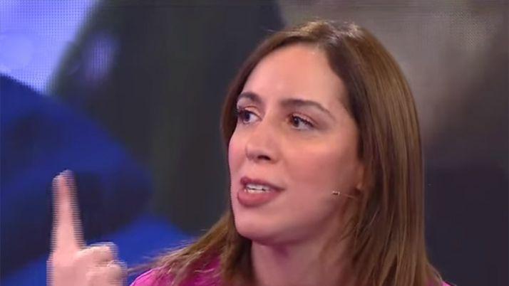 Video  Mariacutea Eugenia Vidal cruzoacute a Brancatelli- No me corras
