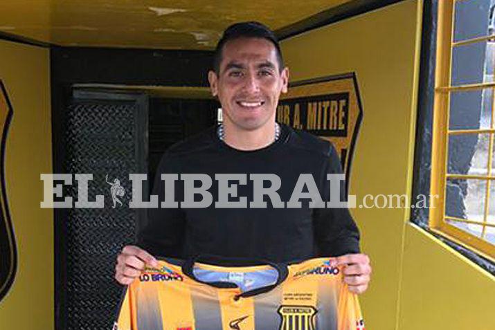 El delantero tucumano ahora vestir los colores de Mitre de Santiago del Estero