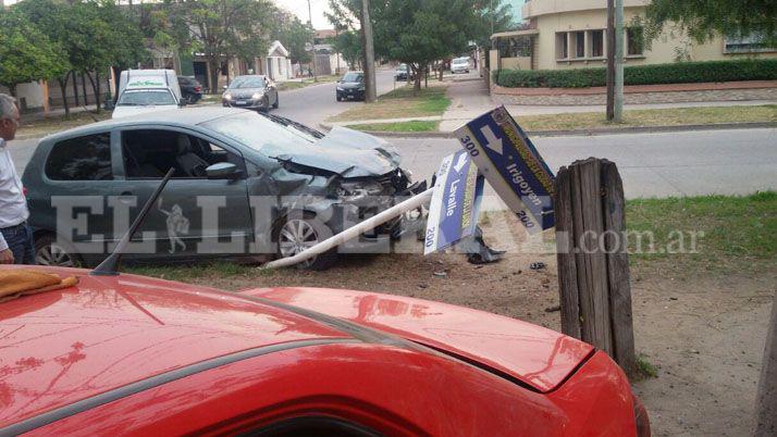 Fuerte colisión entre autos terminó con heridos graves