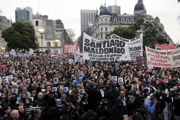 Fuerte reclamo por la aparicioacuten con vida de Santiago Maldonado