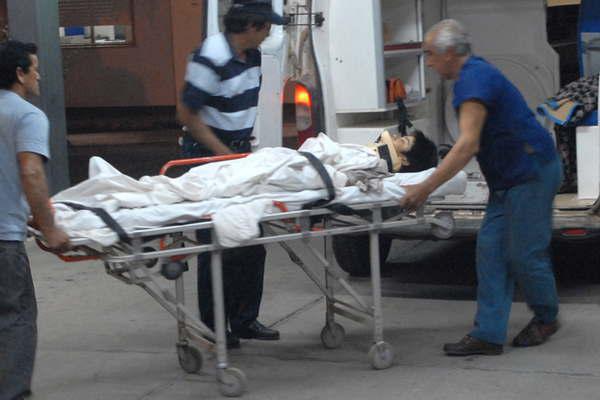 Nintildeo de 9 antildeos grave tras ser embestido por un auto en La Banda