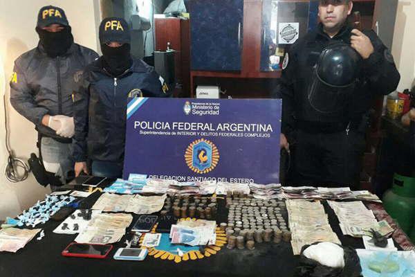 Familia narco vendiacutea droga al fondo de un colegio secundario