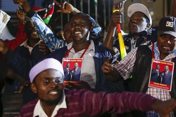 Oposicioacuten rechaza la victoria de Kenyat