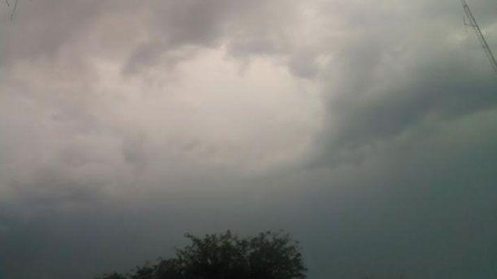 El saacutebado llega con posibles lluvias y vientos del sur