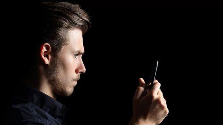 Suspendieron a un fiscal por espiar el celular de su ex