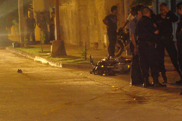 Dos viacutectimas fatales al ser embestidas por un motovehiacuteculo en la ciudad de La Banda