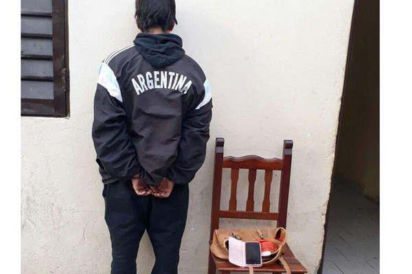 Un joven roboacute una cartera se fue a dormir y terminoacute pre