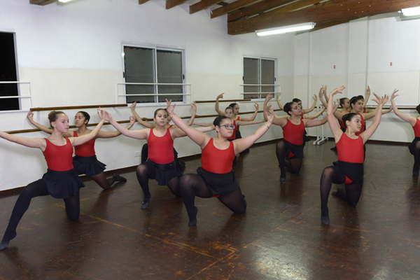 El Estudio de Danzas Carolina Domiacutenguez a Carlos Paz 
