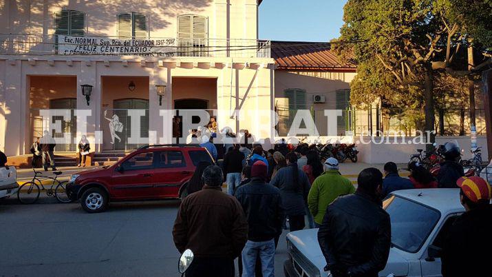 Entre un 30 y 35-en-porciento- fue el porcentaje de  votantes hasta el mediodiacutea en Friacuteas