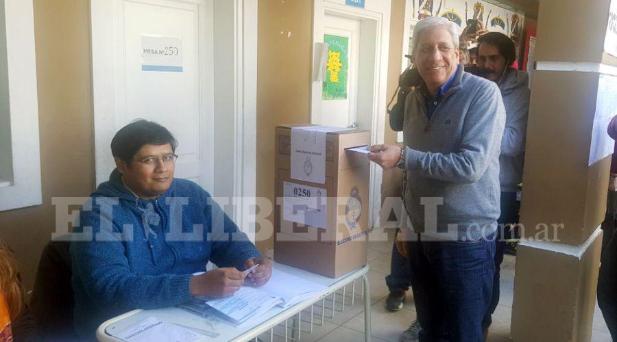 Votoacute el vicegobernador de la provincia Joseacute Emilio Neder