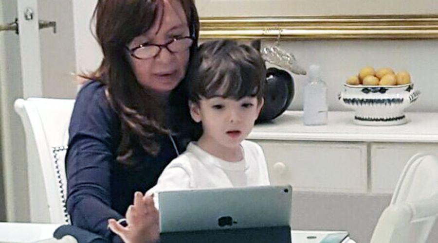 Cristina Kirchner no fue a votar y disfrutoacute de su nieto