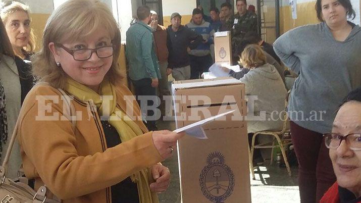 Norma Barrera compañera de fórmula de Mirolo votó en Patricia Argentina