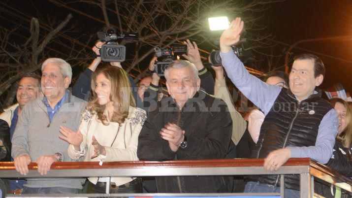 El Frente Ciacutevico recorrioacute la ciudad con la Caravana del Triunfo