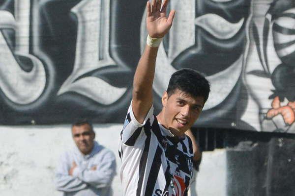 Leo deja Central para jugar en Primera