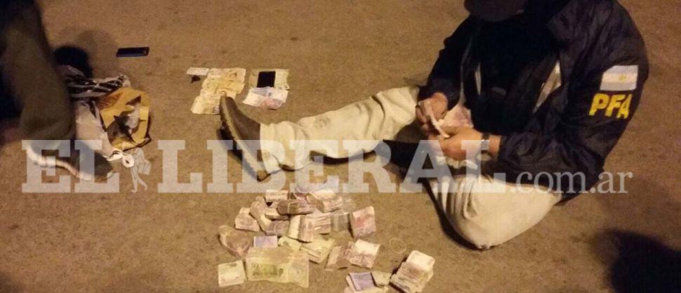 Secuestran 21 kilos de cocaiacutena y medio milloacuten de pesos