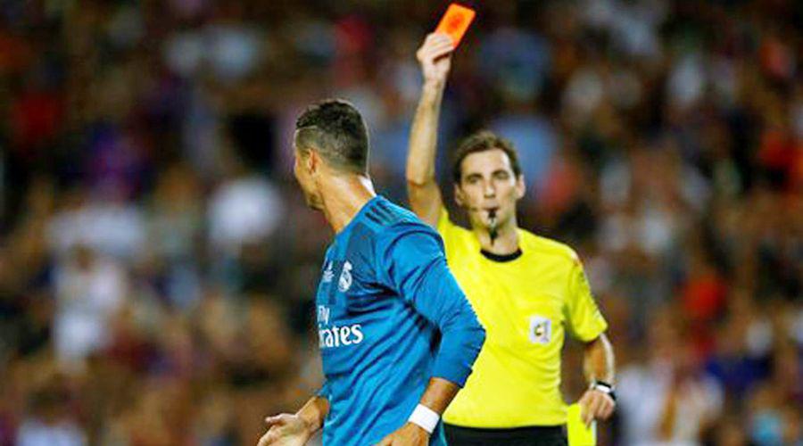Cinco fechas para Cristiano Ronaldo por empujar al aacuterbitro