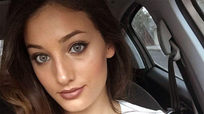 Las fotos de Avril la santiaguentildea que va por el Miss Mundo