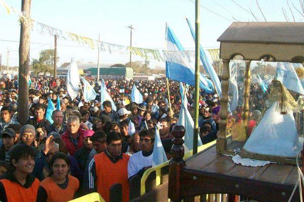La Virgen del Carballo congrega una multitud en Monte Quemado