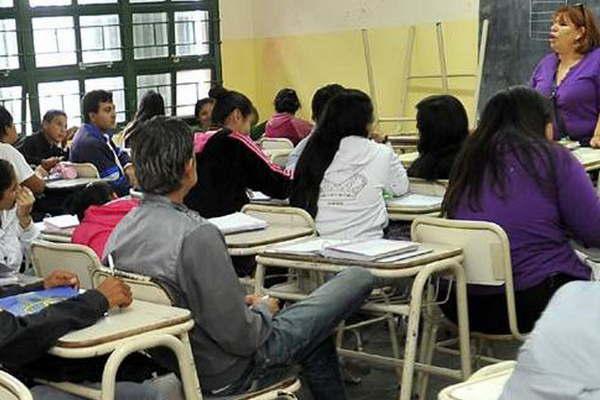 Se intensifica la lucha contra el consumo de drogas con charlas en los colegios secundarios de La Banda