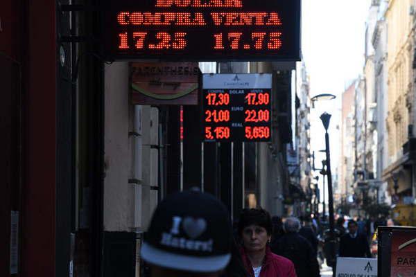 El doacutelar post Paso cayoacute 050 y se ubicoacute en los 1747