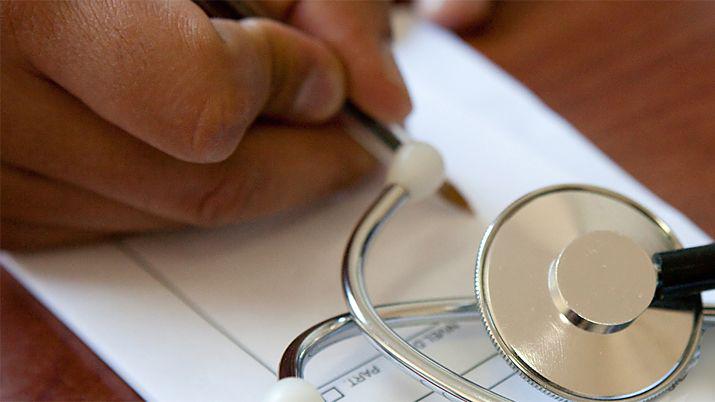 Suspendieron a un psiquiatra por entregar certificados falsos