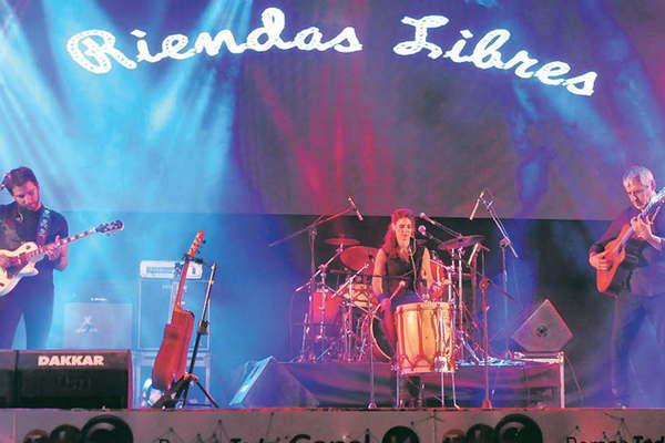 Peteco Carabajal- La chacarera no moriraacute nunca