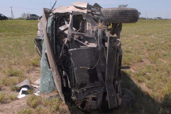 Joacutevenes circulaban en una camioneta y protagonizaron un vuelco